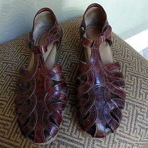 BeautiFeel Size 39 Walking Sandals w/ankle strap